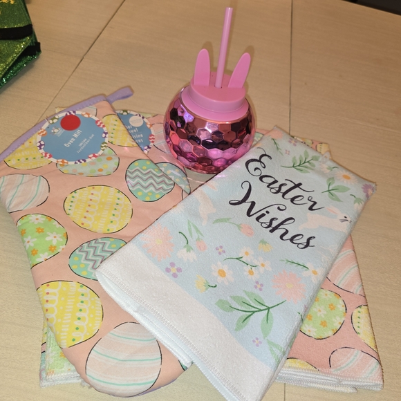 NWT Easter Wishes Home Kitchen Set - 3 Soft Microfiber Towels, Mug, & Potholder - Picture 7 of 8